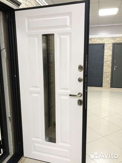 Дверь входная со стеклопакетом