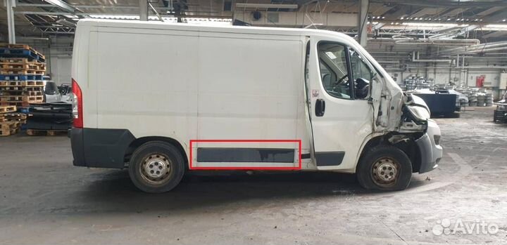 Молдинг двери задней правой Citroen Jumper 2 рест