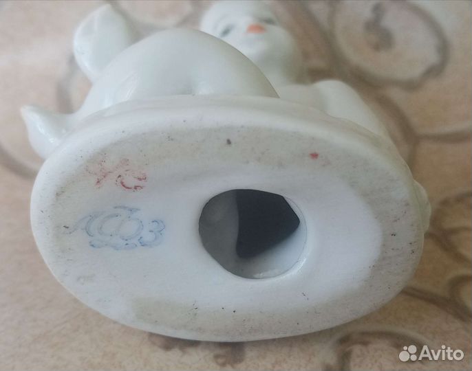 Фарфоровая статуэтка Девочка с апельсином лфз