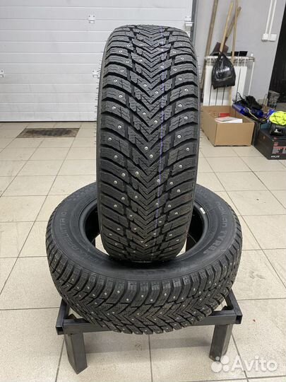 Nokian Tyres Hakkapeliitta 10p SUV 215/70 R16