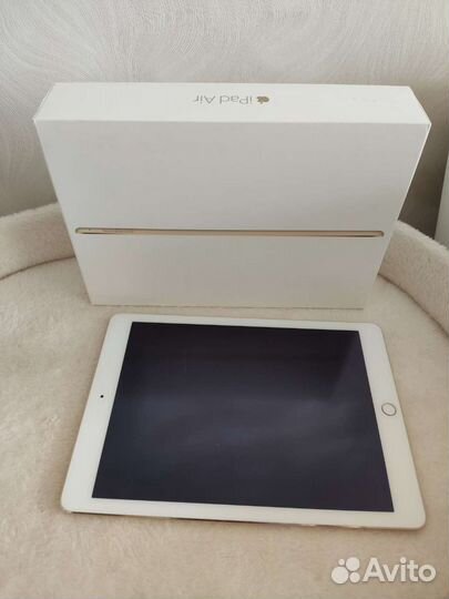 Apple iPad Air 2 Wi-Fi 16GB золотого цвета