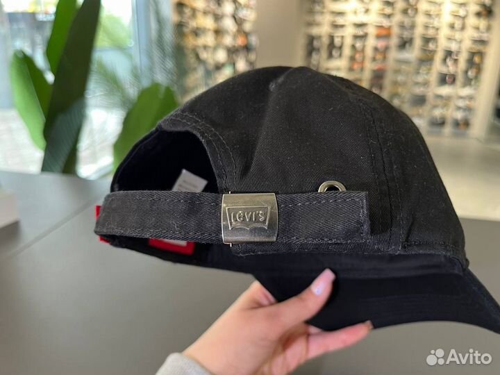Бейсболка Levis в ТЦ Мега Молл