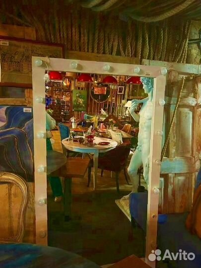 Гримерное зеркало с лампочками