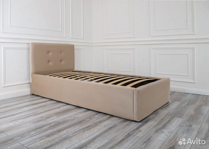 Кровать с матрасом