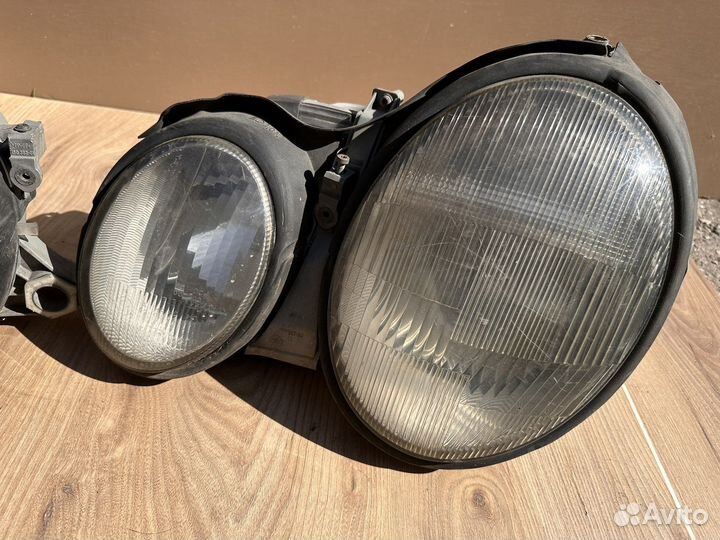 Передние фары Mercedes w208