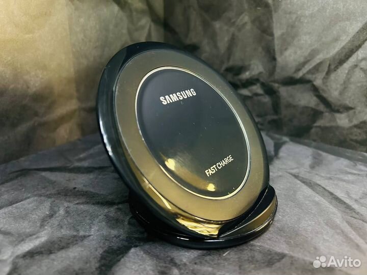 Беспроводное зарядное устройство Samsung EP-NG930