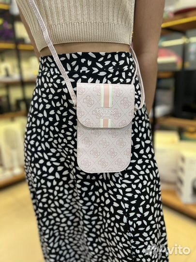 Сумки Guess для смартфонов/iPhone