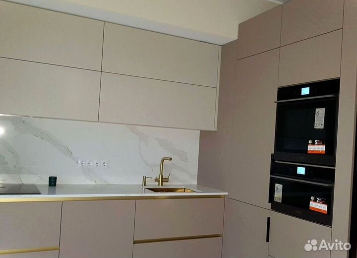 Кухонный гарнитур угловой