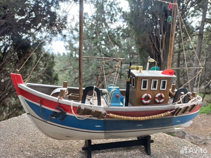 Рыболовецкий корабль коллекционный