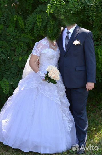 Свадебное платье+ подъюбник+подвязка+фата