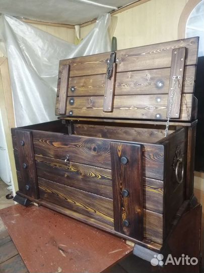 Сундук деревянный