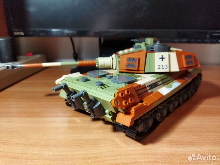 Тяжëлый танк Королевский тигр Sluban M38-B0980