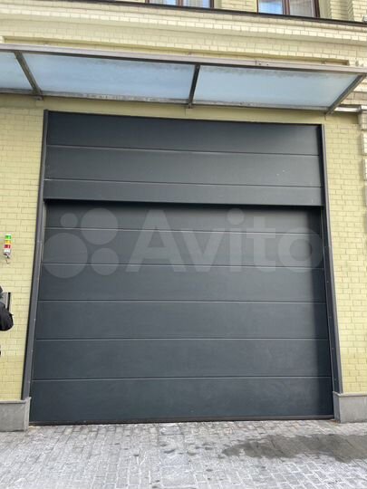 Машиноместо, > 30 м²