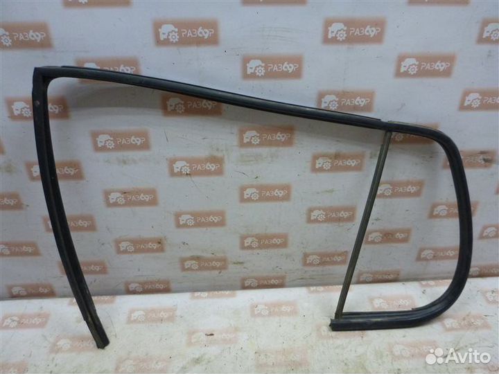 Уплотнительная резинка стекла задняя левая