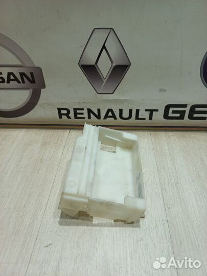 Кронштейн Renault sandero 2