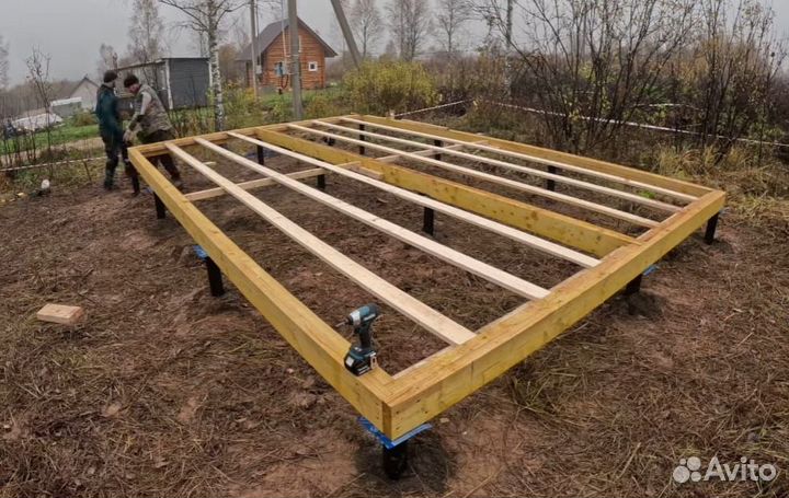 Бригада строителей