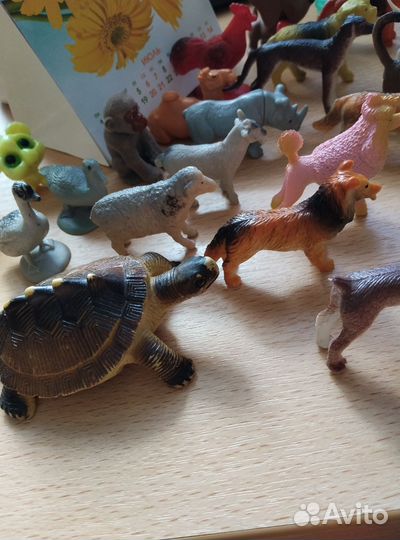 Набор фигурок животных и куклы лол