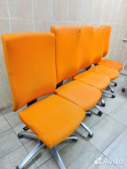 Кресла офисные яркие Dauphin Германия 6 штук