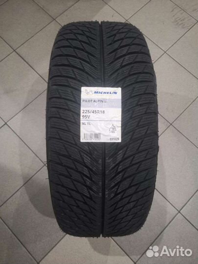 Michelin Pilot Alpin 5 225/45 R18 и 255/40 R18