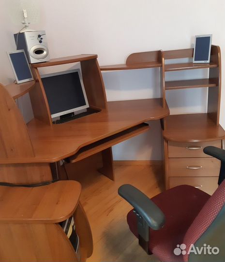Компьютерный стол
