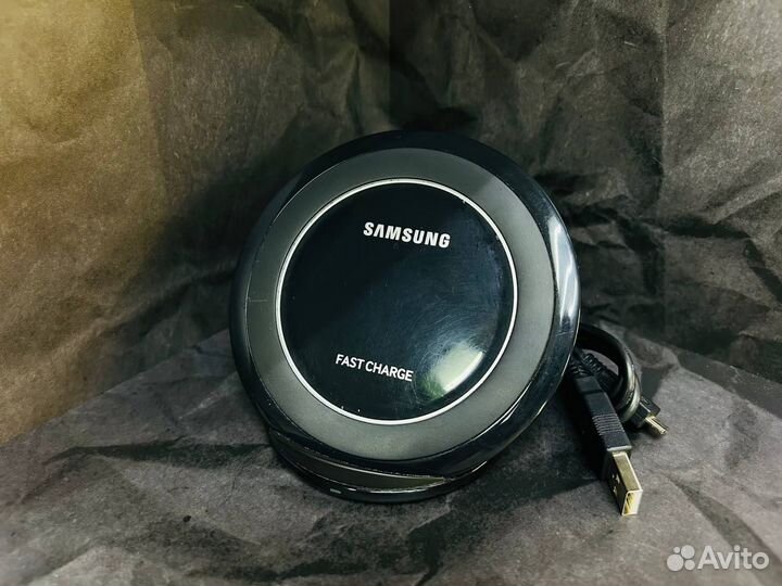 Беспроводное зарядное устройство Samsung EP-NG930