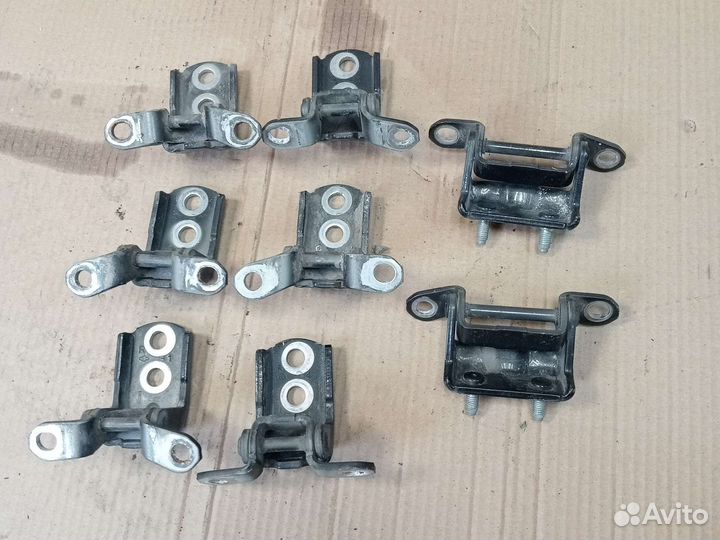 Петли двери Nissan Almera g15