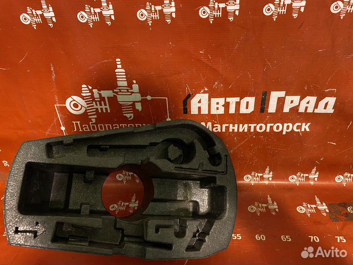 Volkswagen Polo Футляр для инструментов