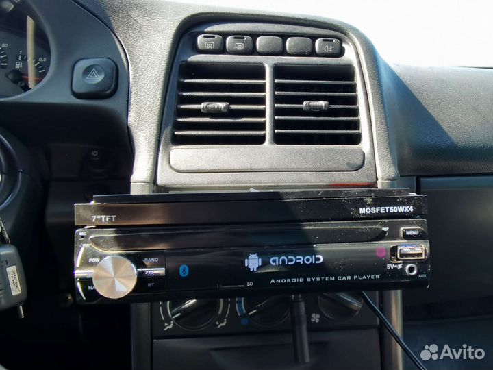 Магнитола с сенсорным выдвижным экраном