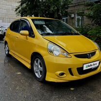 Honda Jazz 1.3 CVT, 2007, битый, 301 000 км, с пробегом, цена 630 000 руб.