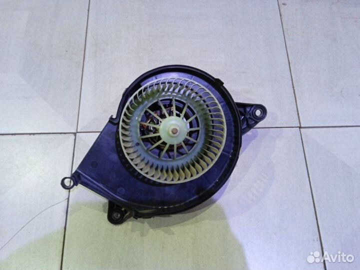 Моторчик печки A0008358004