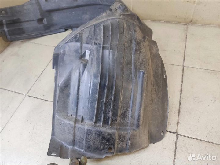 Подкрылок передний левый Suzuki Grand Vitara 2011
