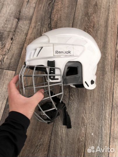Хоккейный шлем