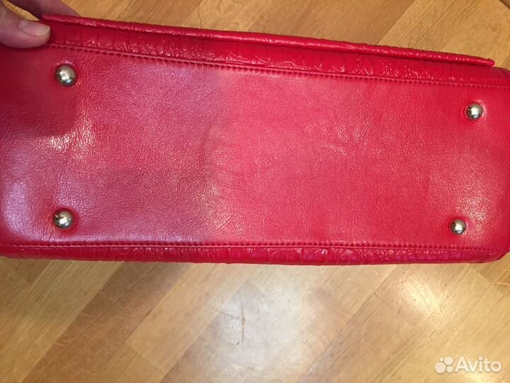 Сумка алого цвета