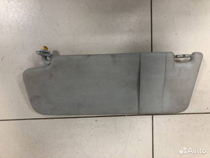 Козырек солнцезащитный внутри Skoda Rapid 2012-202