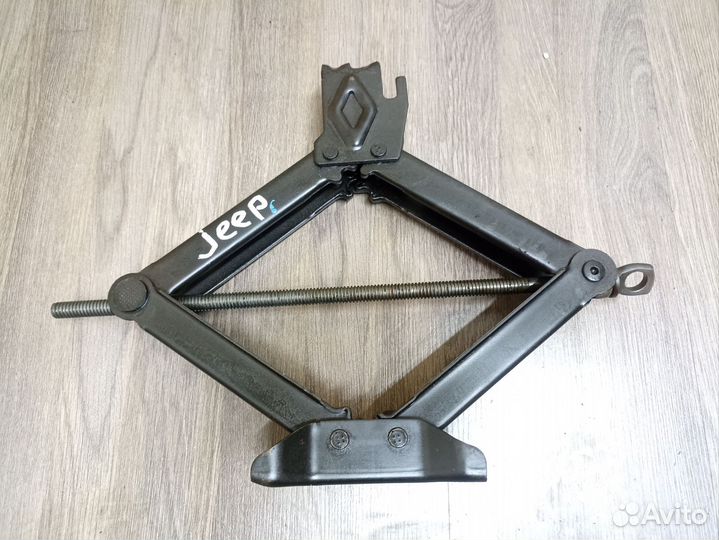 Домкрат Jeep Grand Cherokee WK2