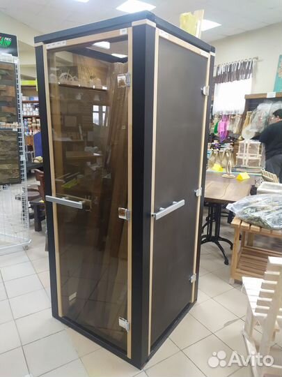 Стеклянная дверь в сауну и баню