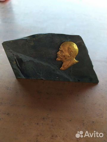 Барельеф Ленина на камне