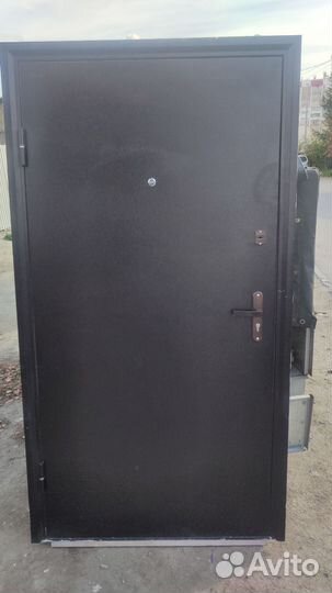 Дверь входная металлическая