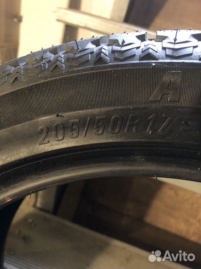 Maxxis Arctic Trekker SP03 205/50 R17