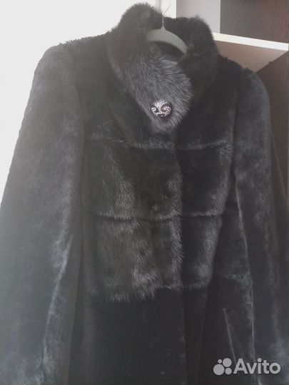 Продам мутоновую шубу,грудь и шея из норки,новая