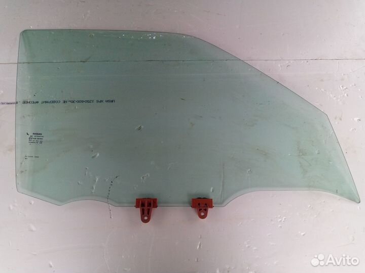 Стекло передней правой двери Nissan Juke F15