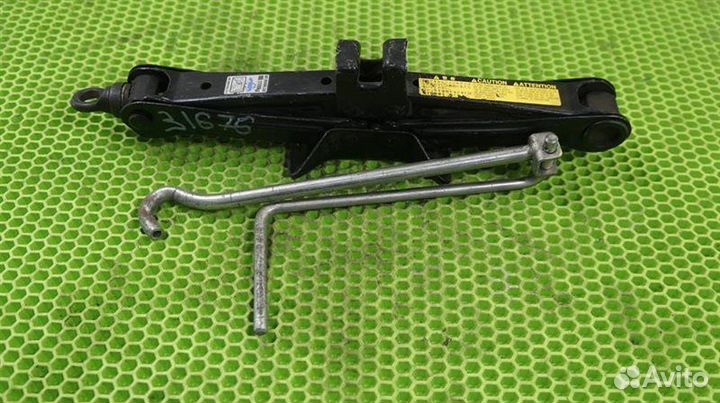 Домкрат Toyota Wish ZNE10