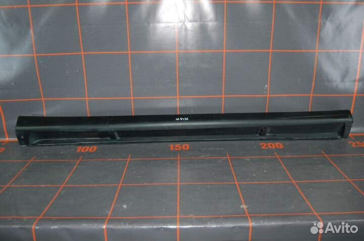 Накладка порога правая - Mitsubishi Outlander