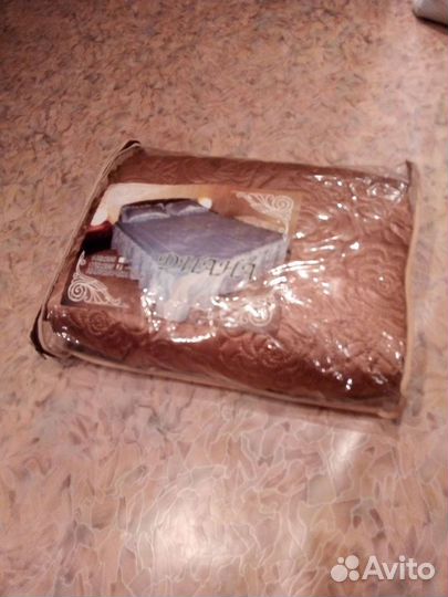 Покрывало и две наволочк