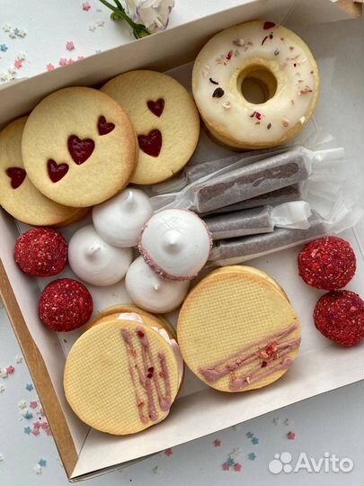 Десерты и торты на заказ