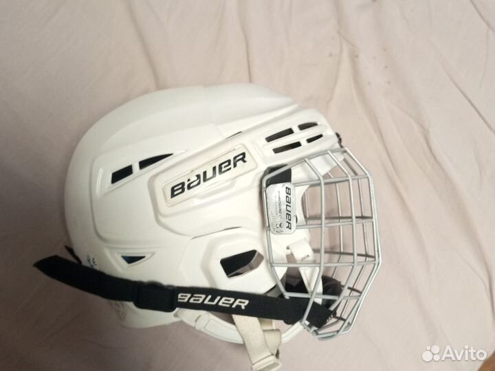 Хоккейный шлем