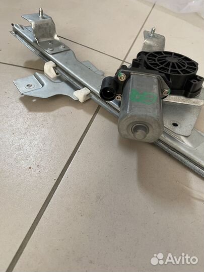 Стеклоподьемник передний левый Renault Duster