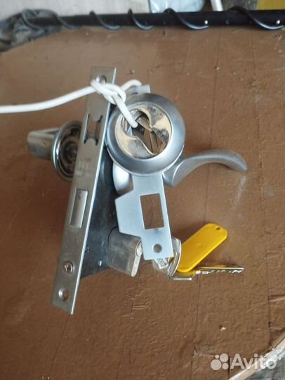 Замок для межкомнатной двери