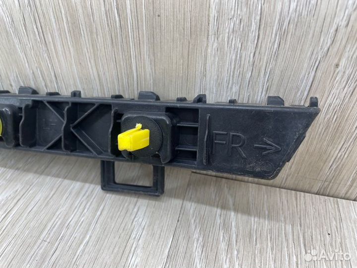 Кронштейн бампера задний левый Hyundai Solaris 2