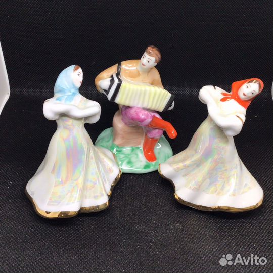 Статуэтки Гармонист и поясуньи Дулево